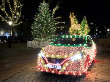 Nissan Leaf jak świąteczna choinka